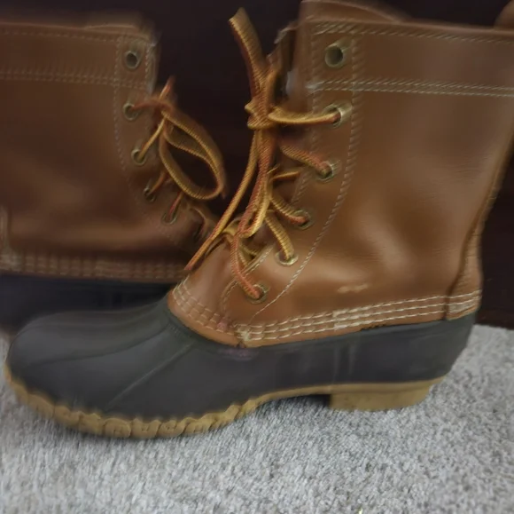 L.L. Bean Boots, size 6 (CM) women, Duck Boots, 6 inch, 6 eye - Picture 2 of 4